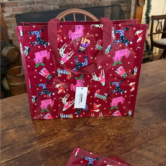 Vera Bradley Gift Set - Red and Colorful. Includes blanket, umbrella, cup, tote - Picture 10 of 10